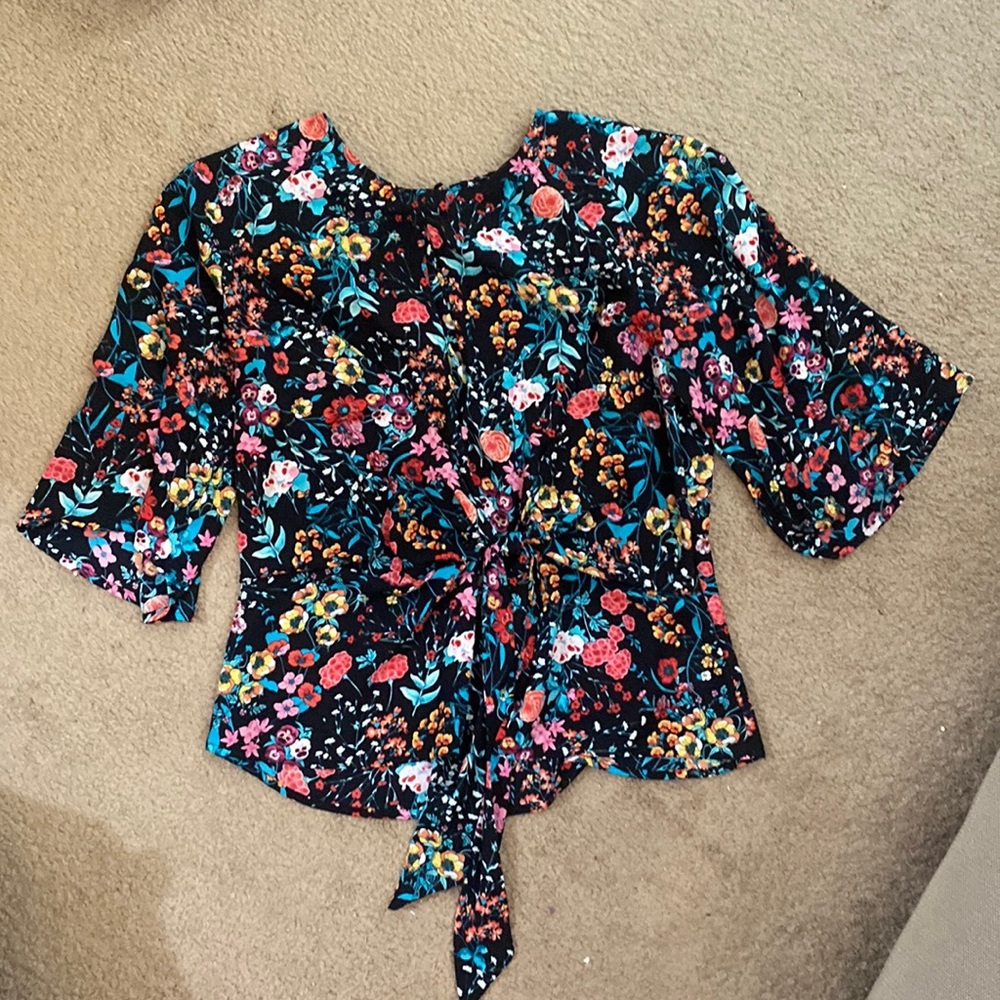 A great floral top for everyday wear!